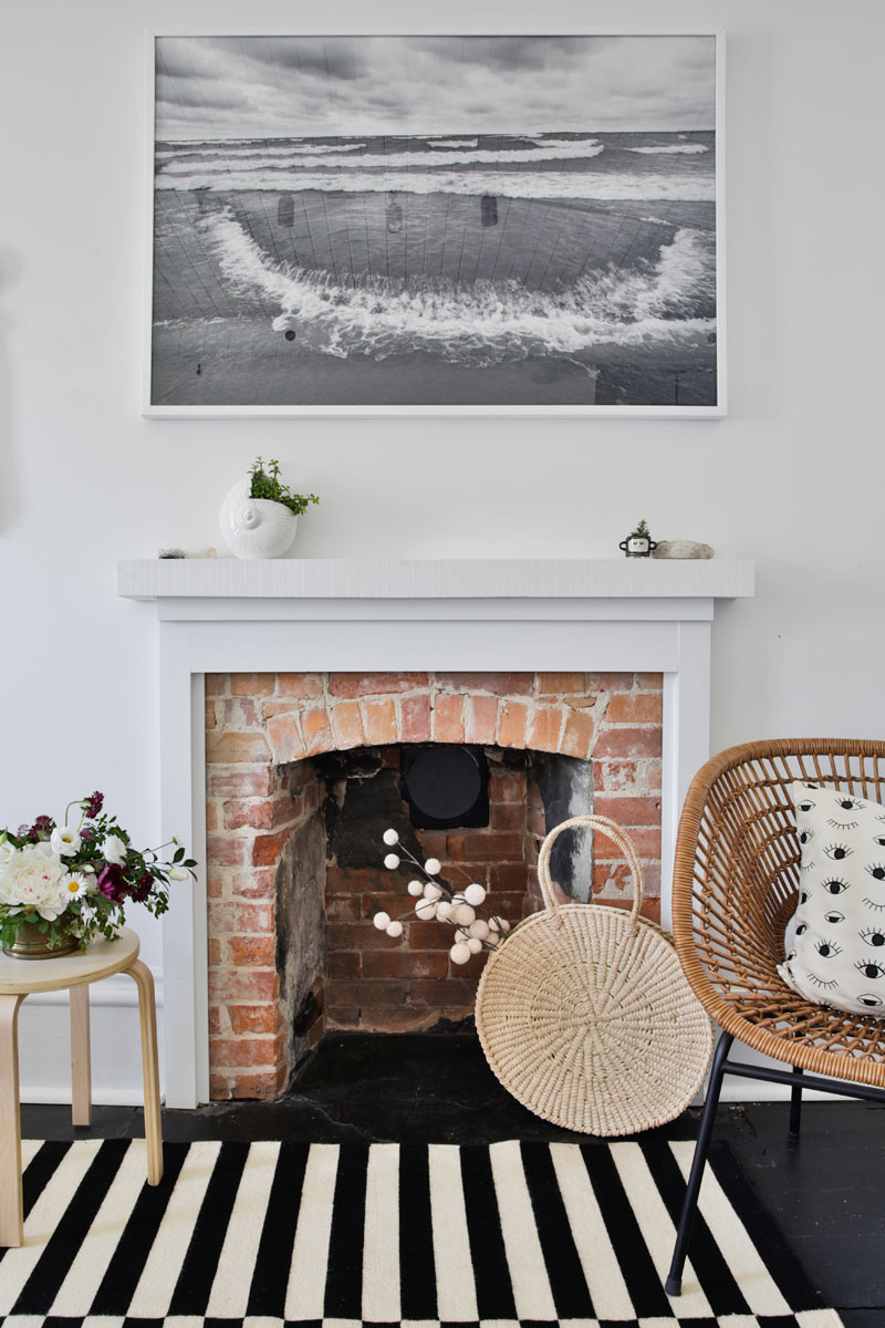 Simplicity Rules A black-and-white photograph and small quirky pieces bring serenity to this living room.