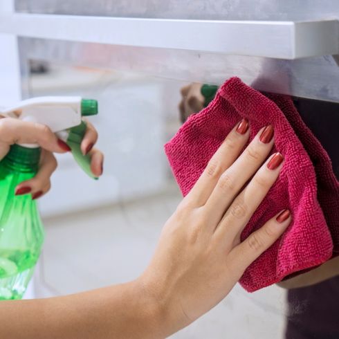 Use Vinegar for the Interior hand cleaning microwave