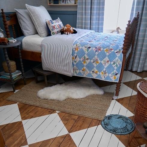 Vintage Charm Diamond-shapes painted on floor