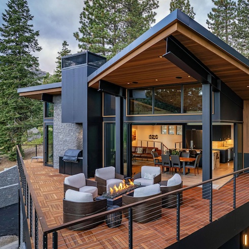 That’s Fire A stunning addition to any outdoor living area, DreamCast’s Linea 72 Fire Table, shown here at Donner Lake, Truckee, California, is the focal point of the outdoor balcony at a luxury mountain chalet with black, stone and dark wood exterior