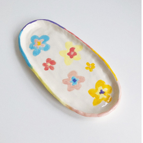 Gemini (May 2 -June 20): Ceramic Trinket Holder A ceramic tray with painted flowers