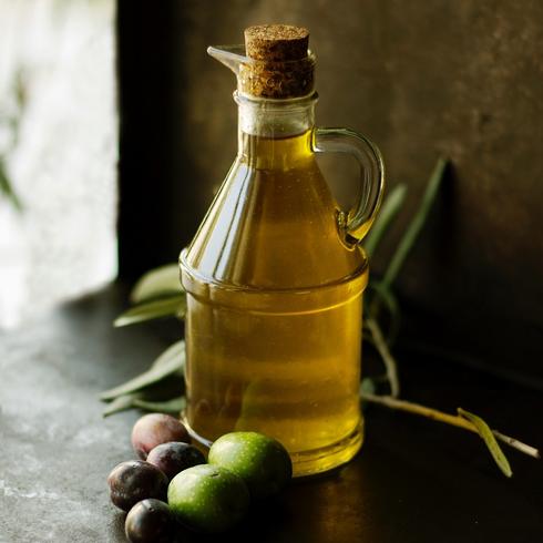 18. Use Olive Oil to Clean Stainless Steel olive oil in a bottle