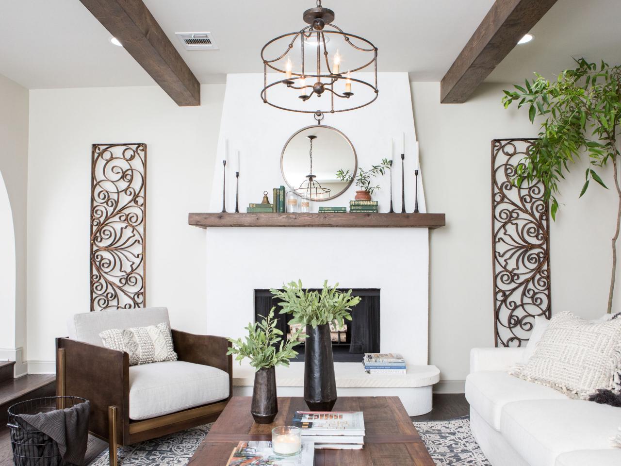 Comfort Zone Ranch-style living room design by Joanna Gaines.