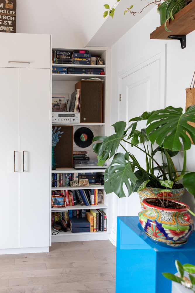 Built-in Style white bedroom shelving with record player