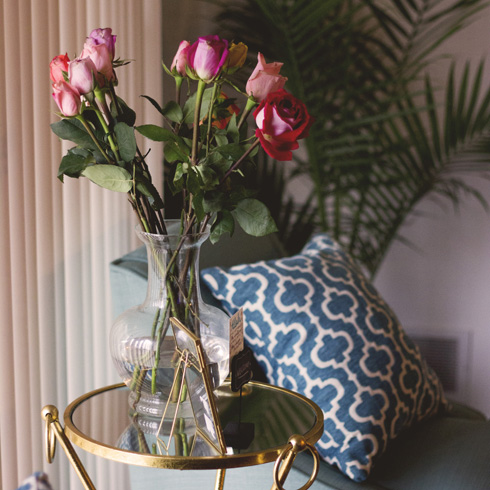 Roses A stylish vase with pink freshly cut roses