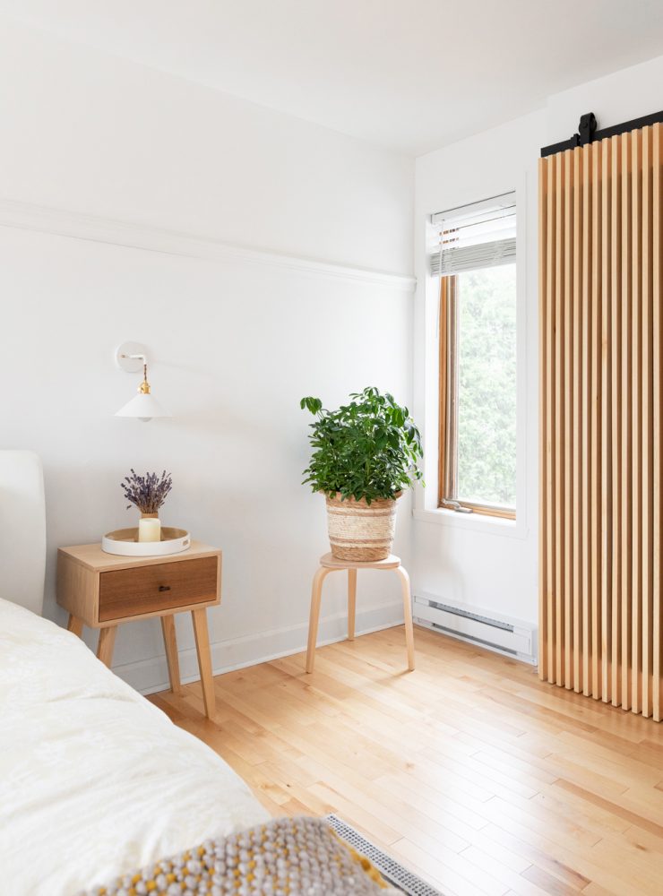 Sliding Doors minimalist white bedroom with wood-slat sliding door