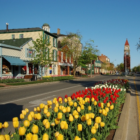 Niagara-on-the-Lake, Ontario The memorial clock tower, tulips and historic buildings on Queen Street in Niagara-on-the-Lake, Ontario