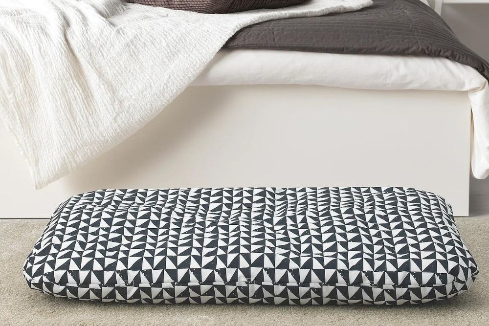 Scandinavian A black and white triangle dog bed cushion